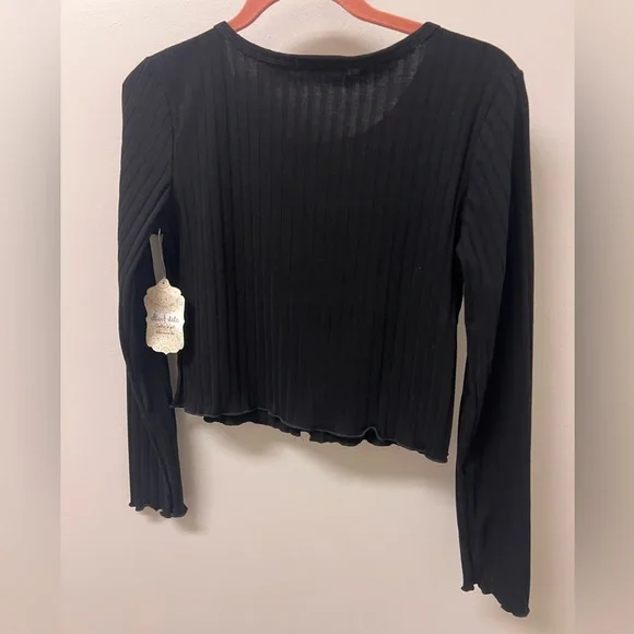 SOLD! NWT Altarād State Cropped Top - Picture 2 of 3